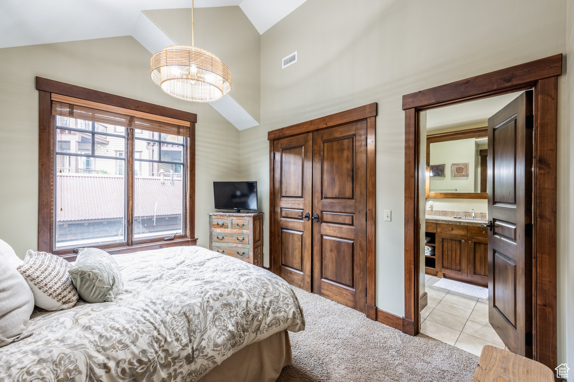 SPIRO CONDOMINIUMS - Residential