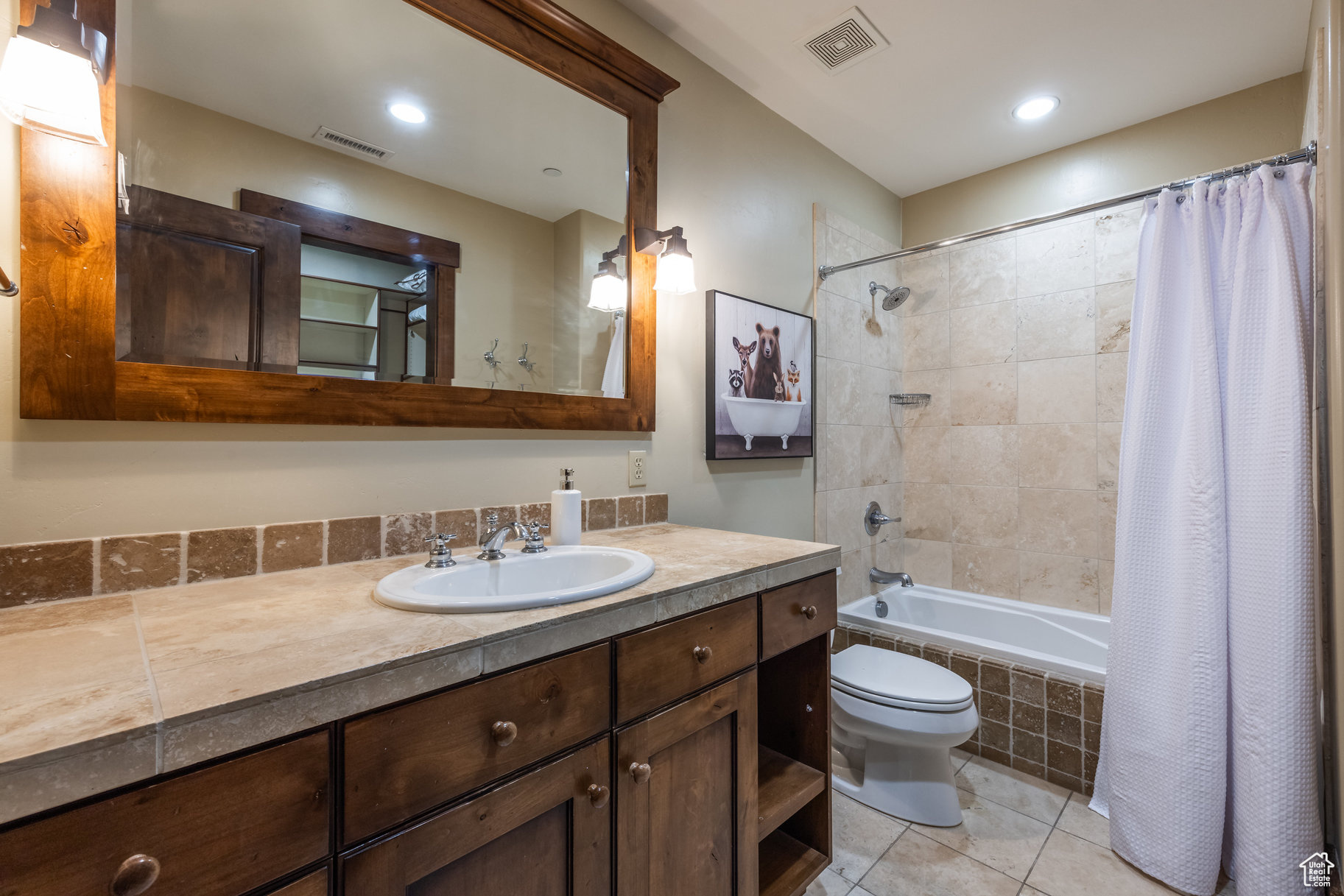 SPIRO CONDOMINIUMS - Residential