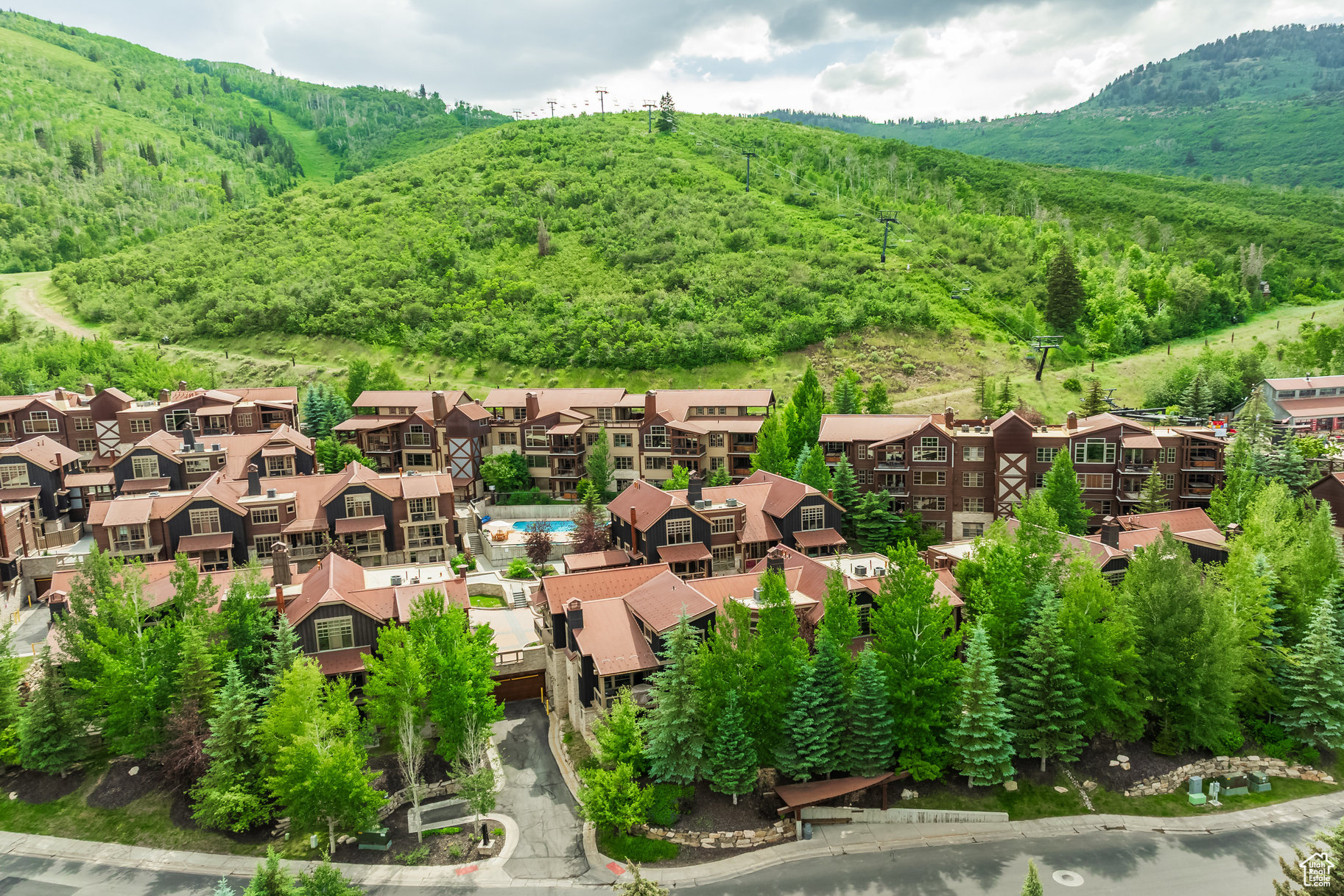 SPIRO CONDOMINIUMS - Residential