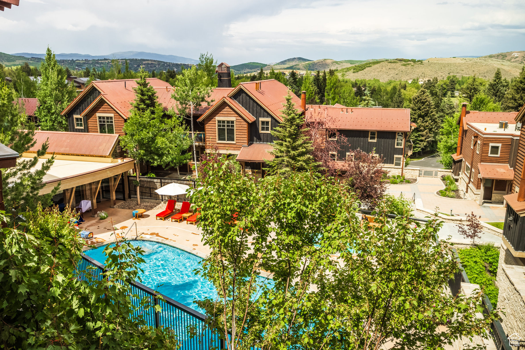 SPIRO CONDOMINIUMS - Residential