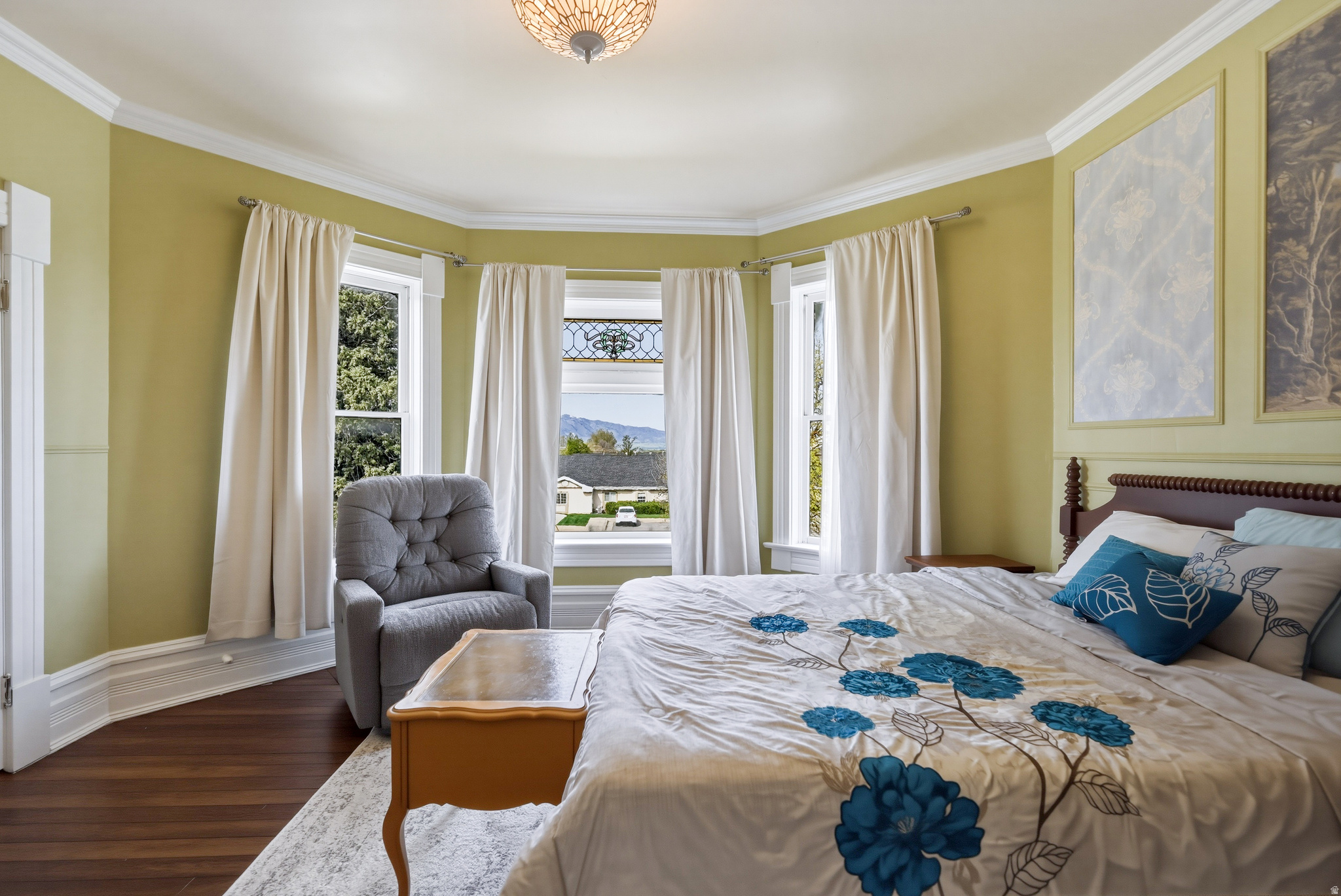 Main image without alt text