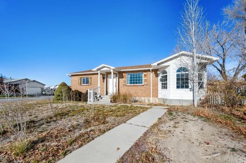 Photo of 951 E SOUTH CIR, Sandy, UT 84094 (MLS # 2161041)