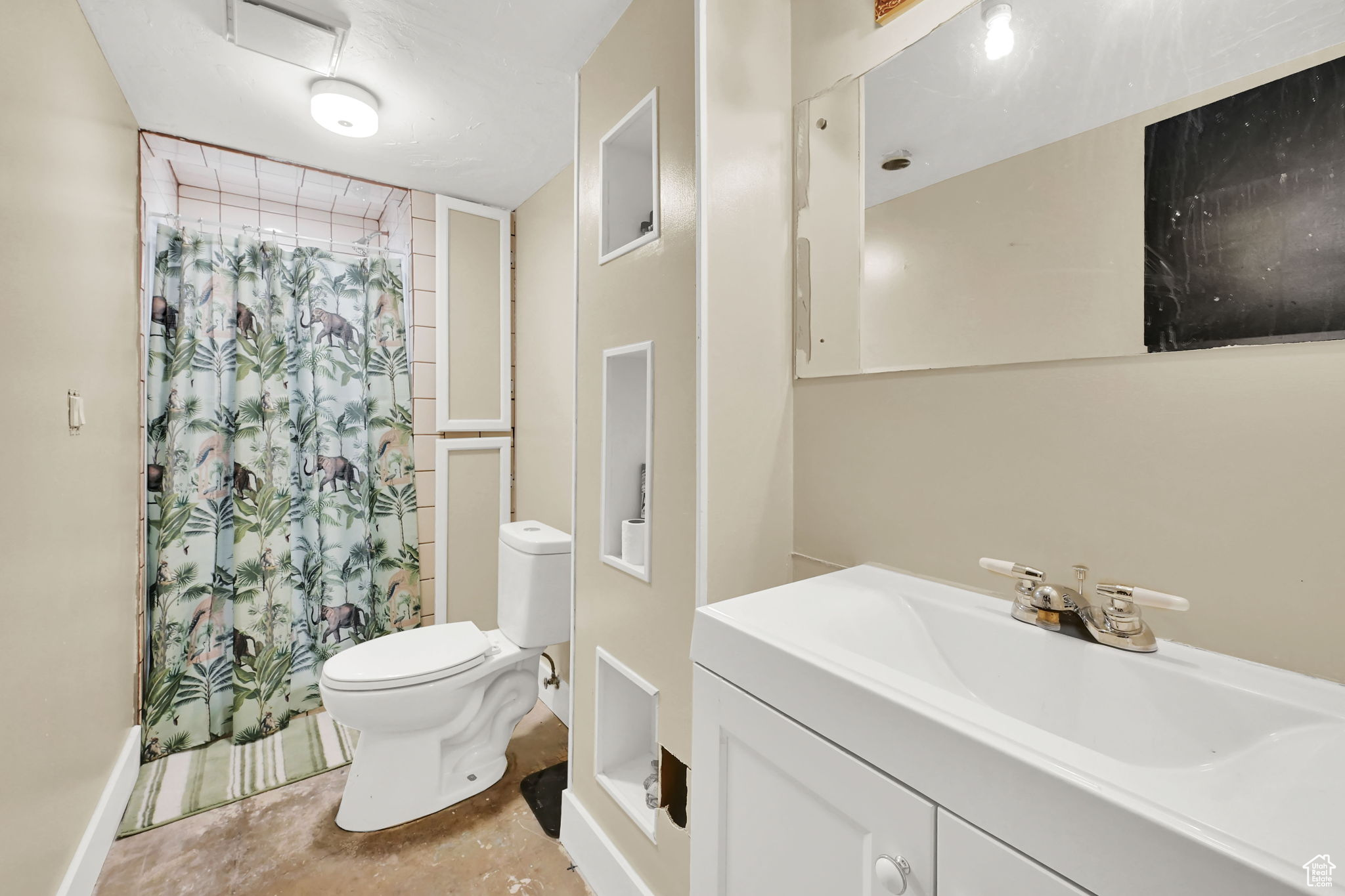 Washington Terrace, Utah 84405, United States, 6 Bedrooms Bedrooms, ,3 BathroomsBathrooms,Residential,Active,152056