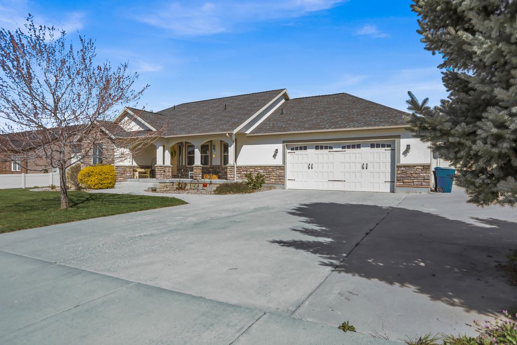 Photo of 639 E 590 N, Smithfield, UT 84335 (MLS # 2146421)