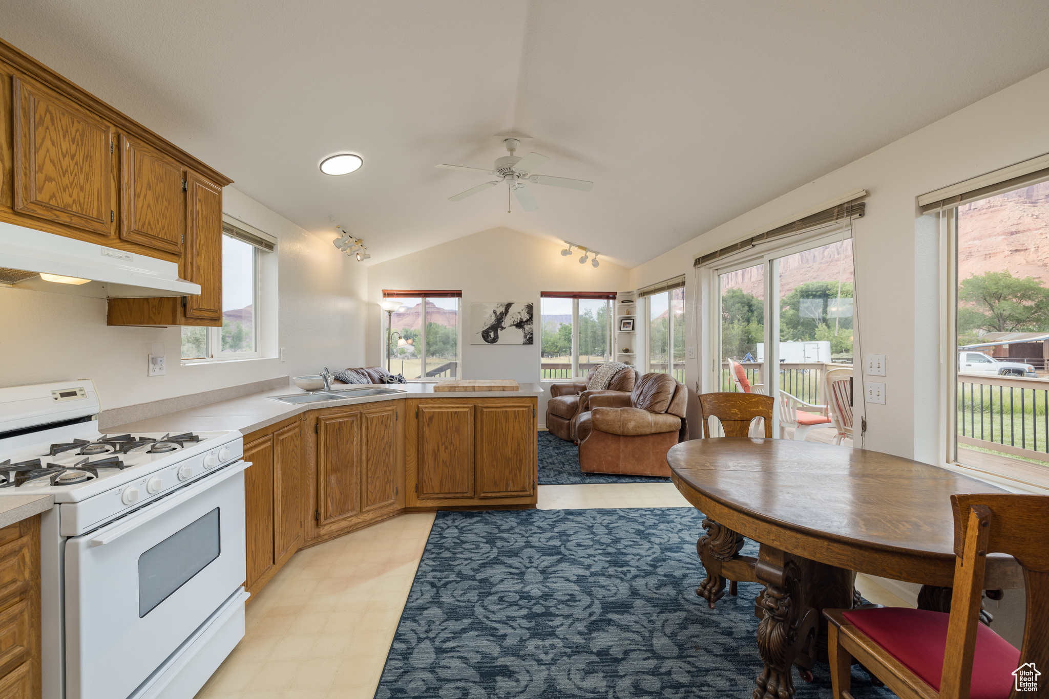 CASTLE VALLEY RIVER RANCHOS - Residential