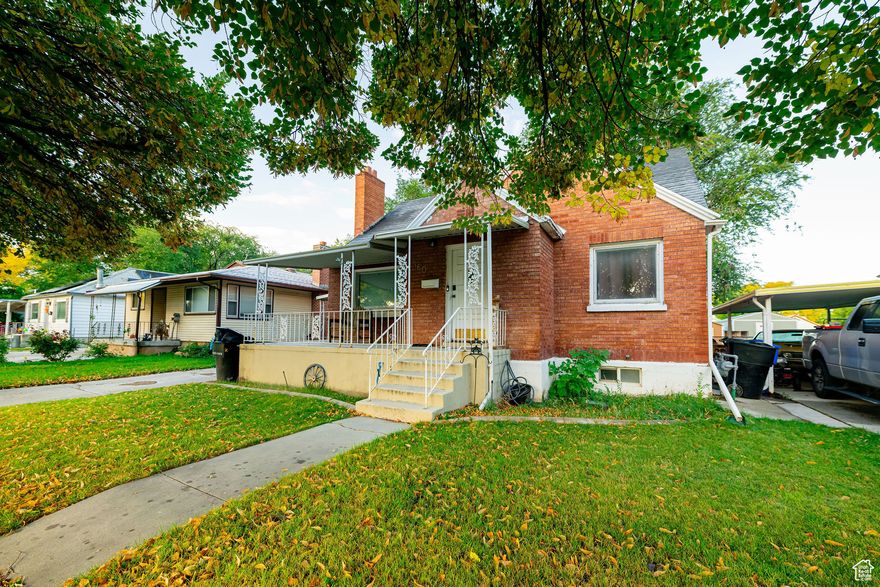 Square footage figures are provided as a courtesy estimate only and were obtained from county records .  Buyer is advised to obtain an independent measurement.