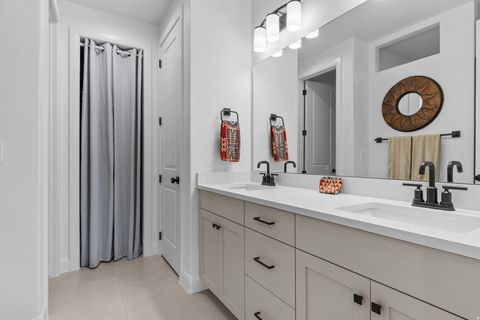 Tiny photo for 4705 W 2820 S, Hurricane, UT 84737 (MLS # 2120388)