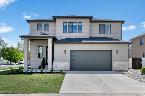 Photo of 708 N DEVONSHIRE DR, Saratoga Springs, UT 84045 (MLS # 2154436)