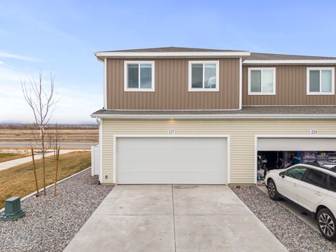 Tiny photo for 227 N RIVERSIDE DR, Saratoga Springs, UT 84045 (MLS # 2137976)