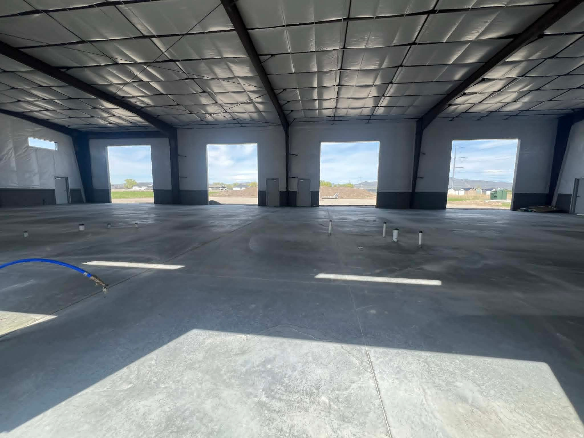 ELWOOD CROSSING - Commercial Lease