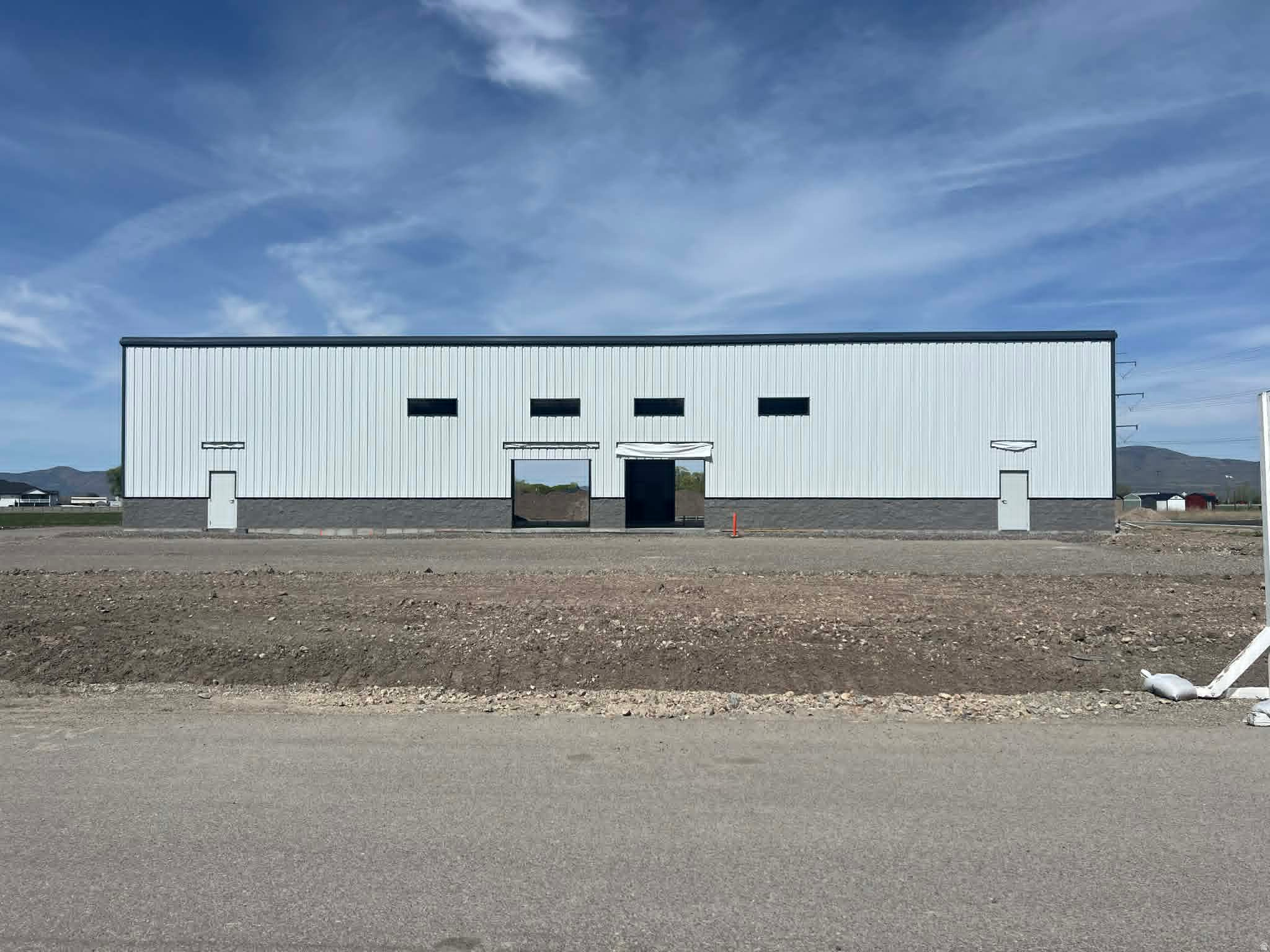 ELWOOD CROSSING - Commercial Lease