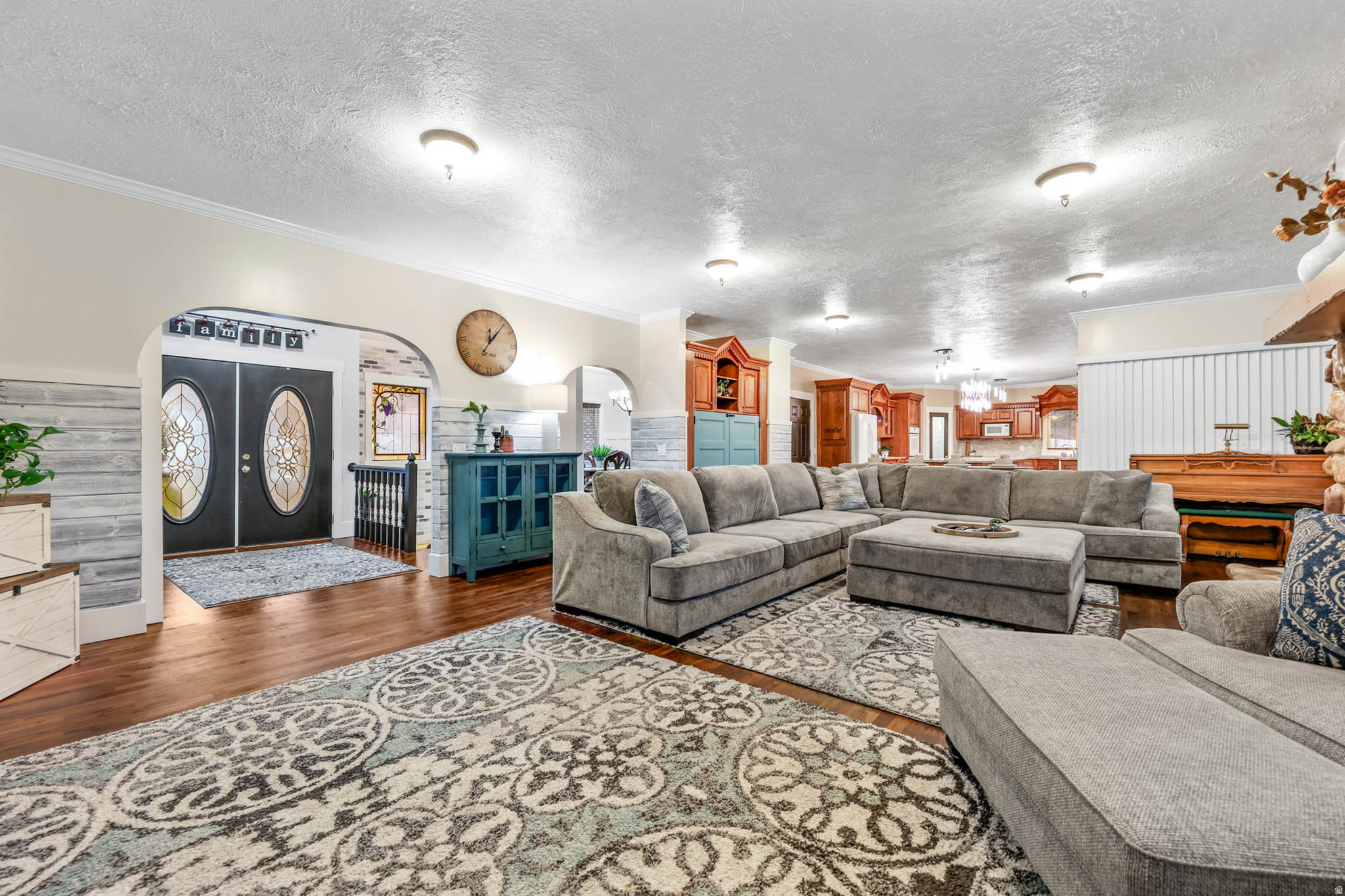 DIMPLE DELL RANCHETTES - Residential