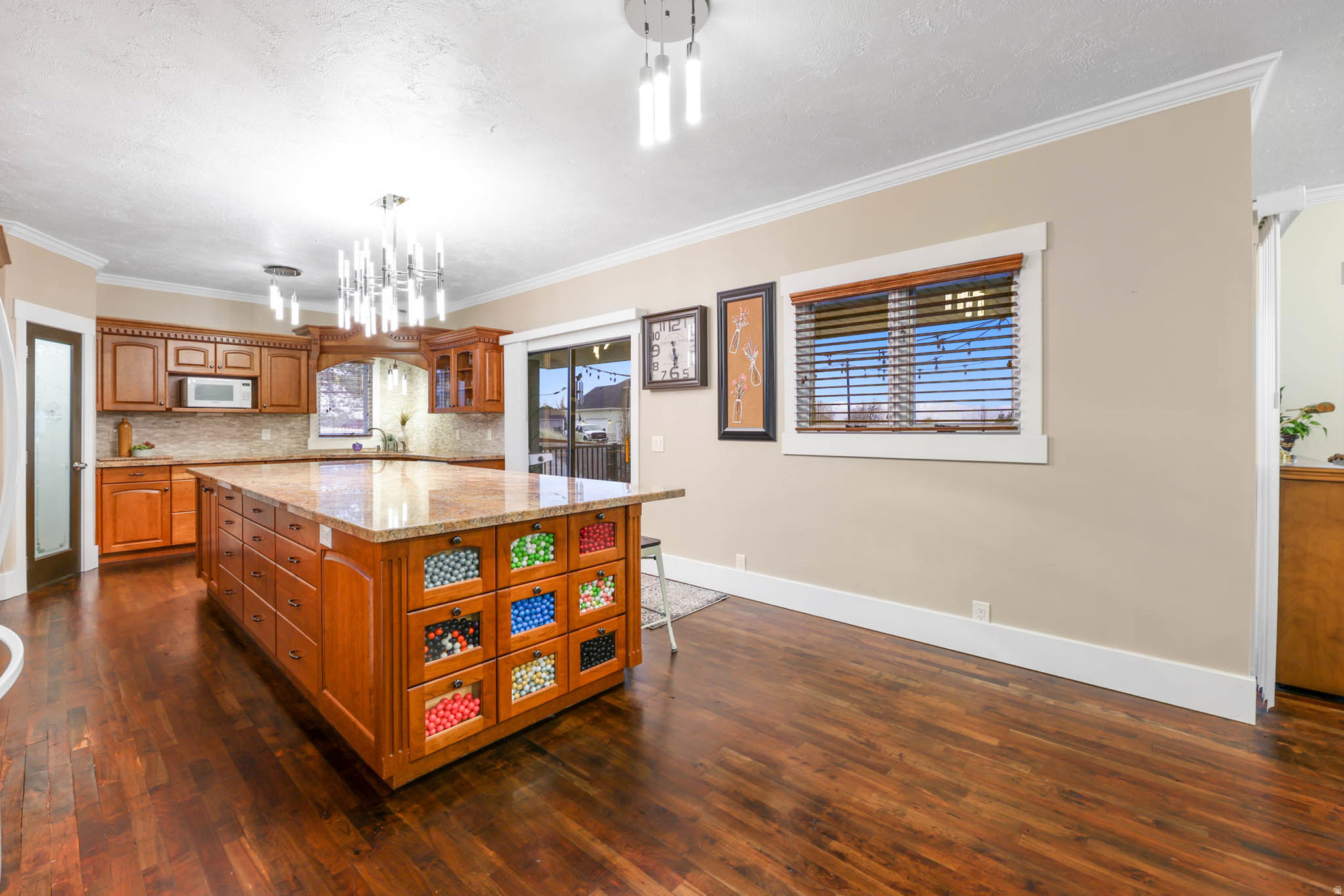 DIMPLE DELL RANCHETTES - Residential