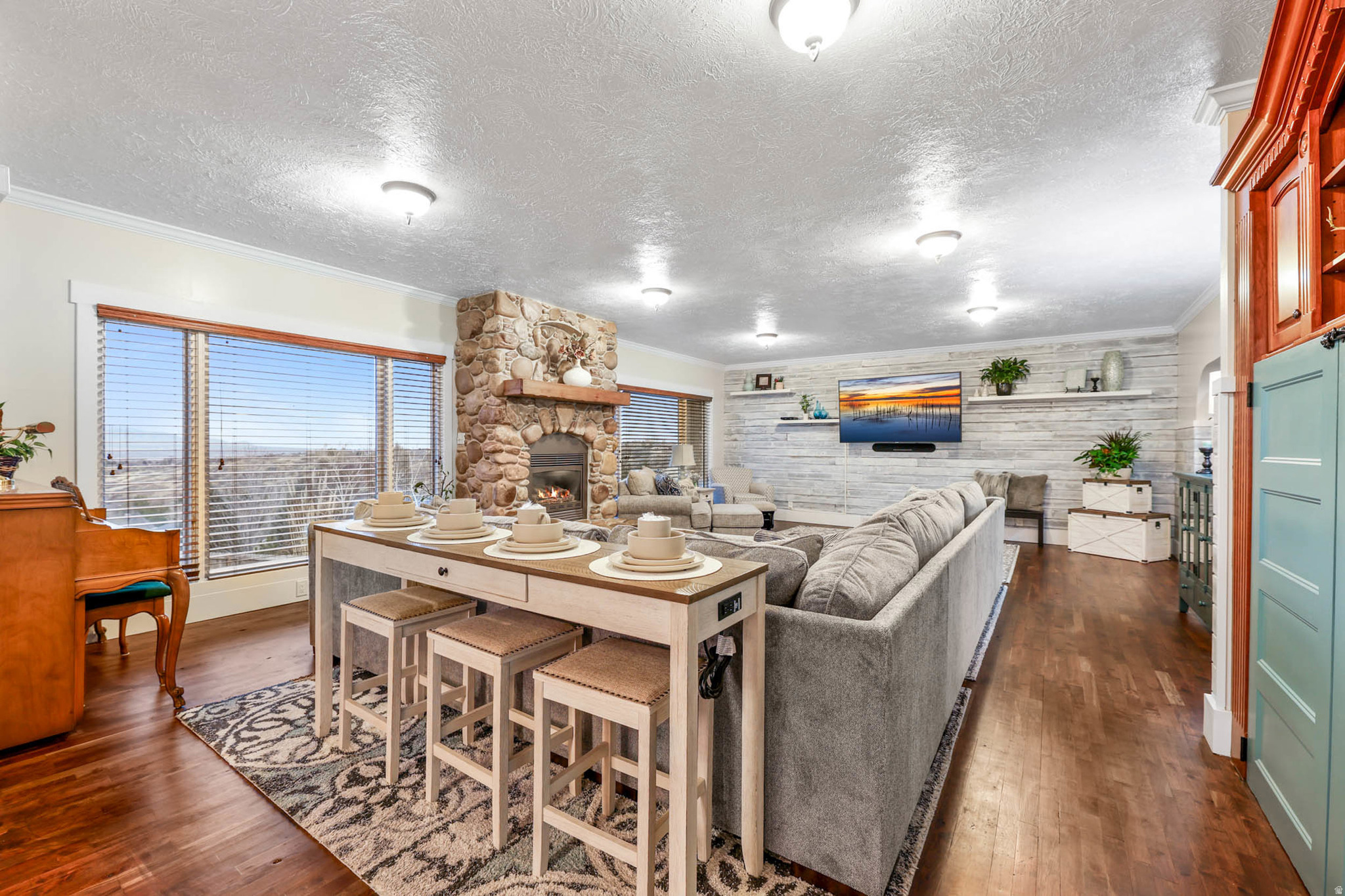 DIMPLE DELL RANCHETTES - Residential