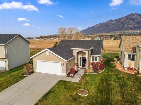 Tiny photo for 108 W 1875 N, North Ogden, UT 84414 (MLS # 2123148)