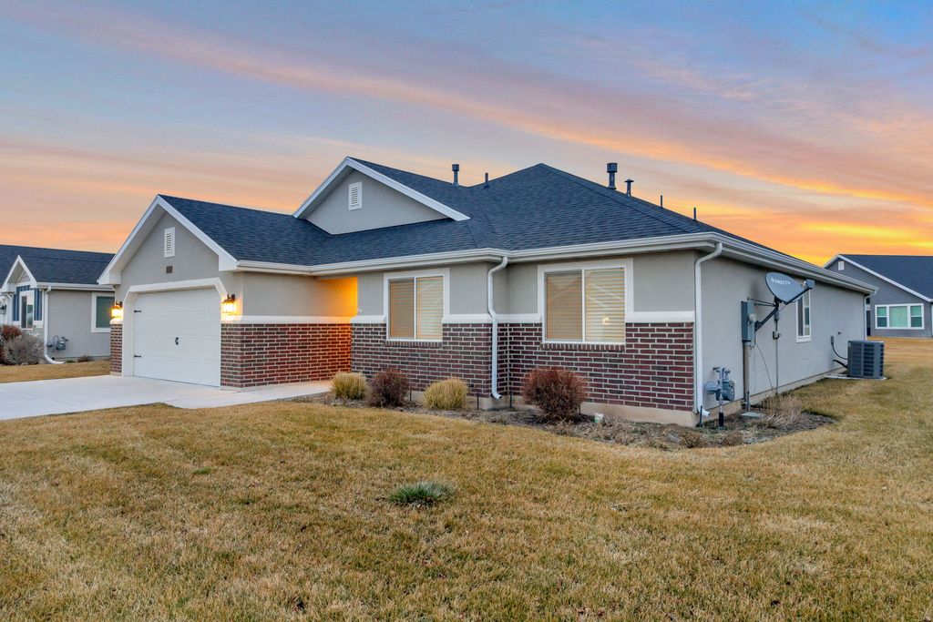 Photo of 1155 S GRACE WAY, Layton, UT 84041 (MLS # 2144996)