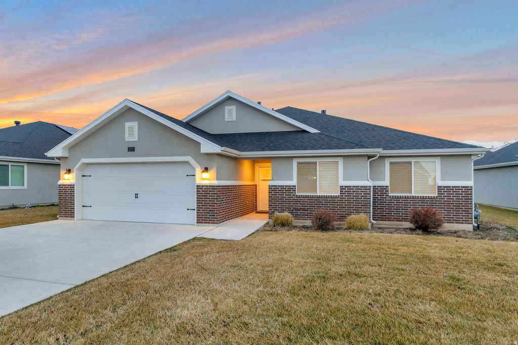 Photo of 1155 S GRACE WAY, Layton, UT 84041 (MLS # 2144996)