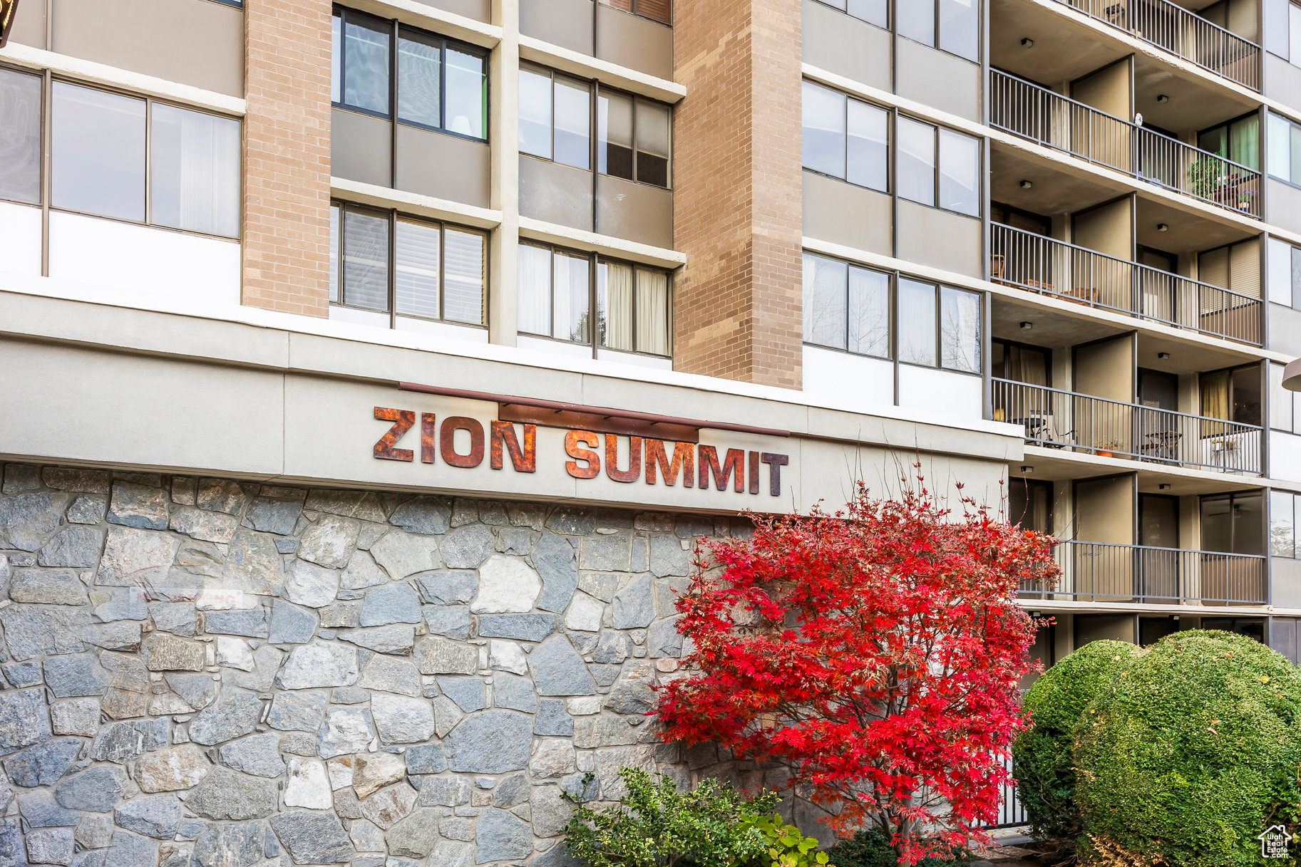 ZIONS SUMMITT - Residential