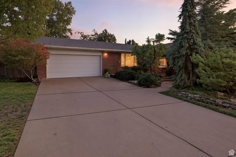 Photo of 1657 E CHERRY LN, Fruit Heights, UT 84037 (MLS # 2118128) Photo of 1657 E CHERRY LN, Fruit Heights, UT 84037 (MLS # 2118128)