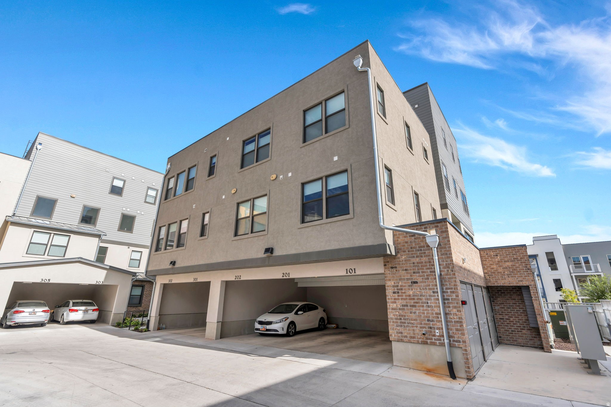 DAYBREAK - Residential