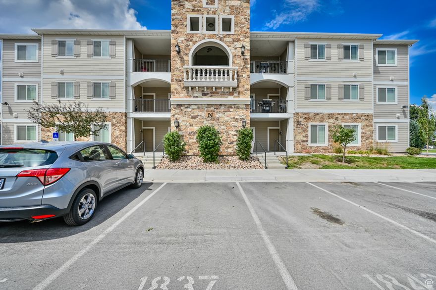 **7 to 9 month lease available!**  Available for October 20th move in! Main floor unit with 3 bed, 2 bath, 1 car unattached garage with opener. This beautiful unit is finished with granite countertops, two tone paint, tile floors, and vinyl floorings in bedrooms and living room. Located in building N, this unit has beautiful mountain/lake views. Stainless steel fridge, dishwasher, electric range, microwave. Washer and dryer in unit. 2 Inch blinds on all windows, lockable storage closet on patio. HOA fee is Paid by owner. HOA includes high speed internet, clubhouse, pool, gym, water, sewer, garbage. Tenant responsible for gas, electricity, and renters insurance. Pets are accepted on a case by case basis. If accepted, $75 per pet/monthly plus a $750 per pet deposit that is fully refundable.