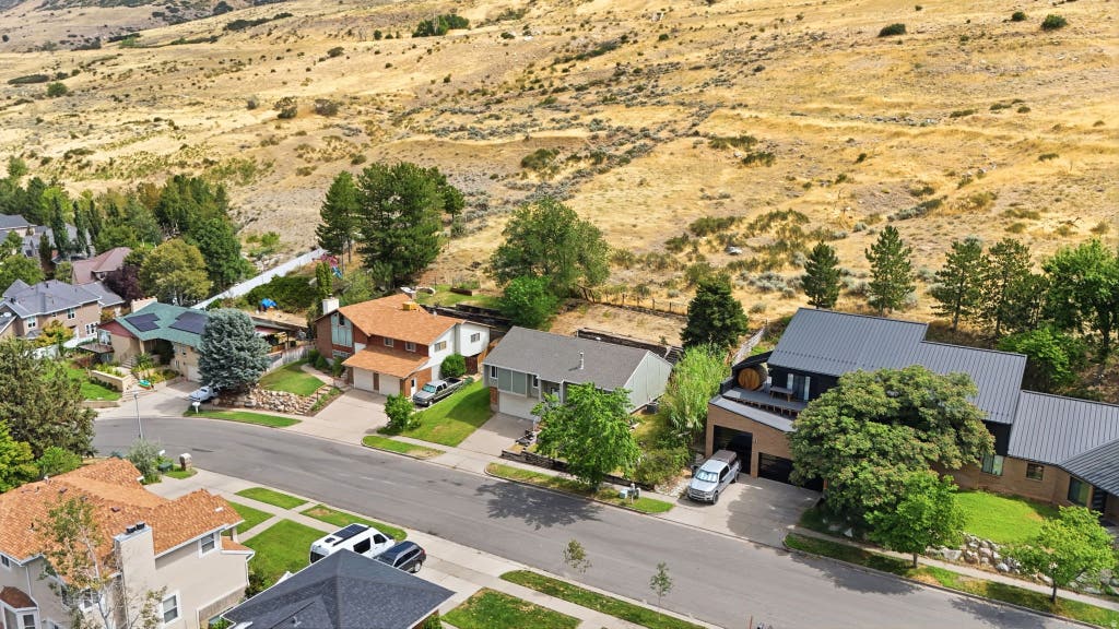 Photo of 1560 E HILLS DR N, Bountiful, UT 84010 (MLS # 2178300)