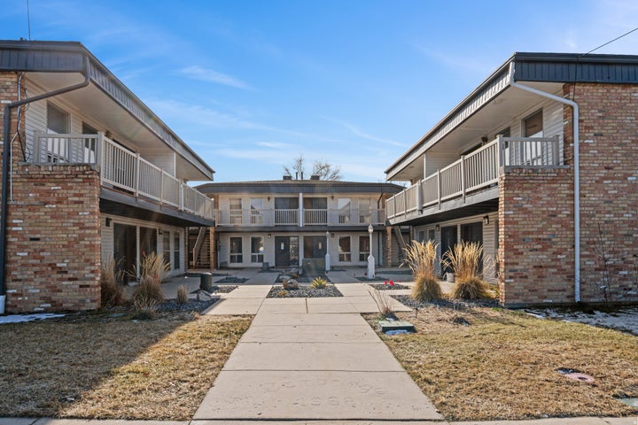 Surrounding community with a balcony