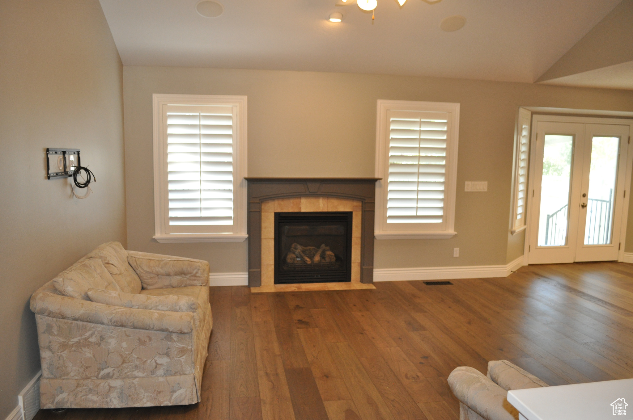 TEMPLE SHADOWS - Residential