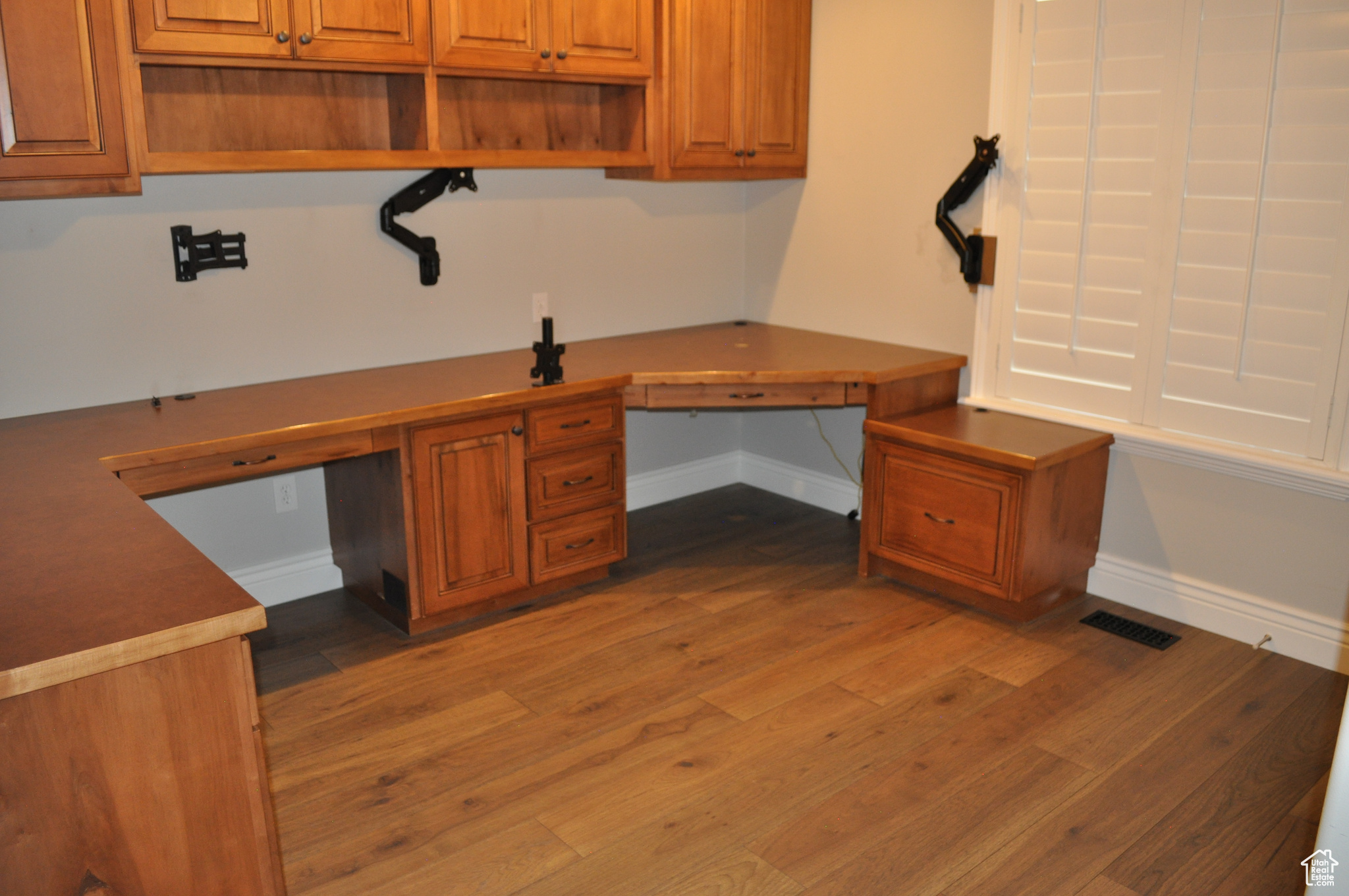 TEMPLE SHADOWS - Residential