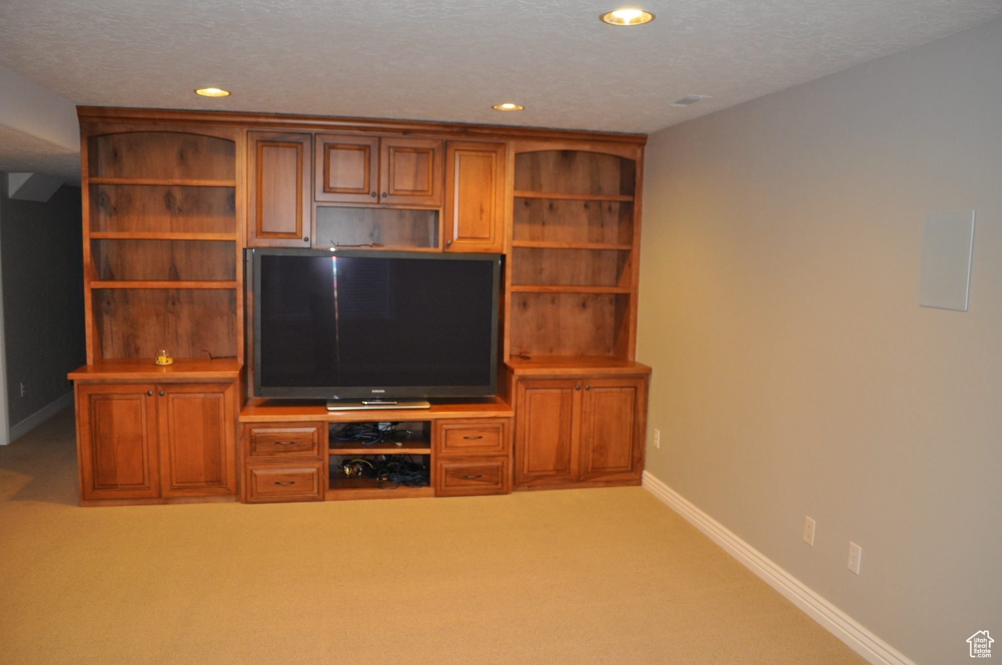 TEMPLE SHADOWS - Residential