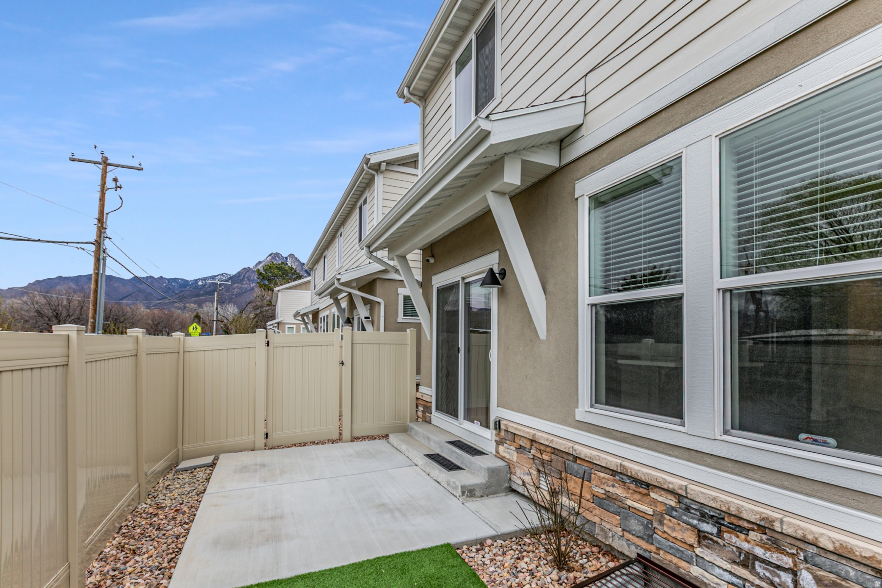 WEYBURN POINTE - Residential