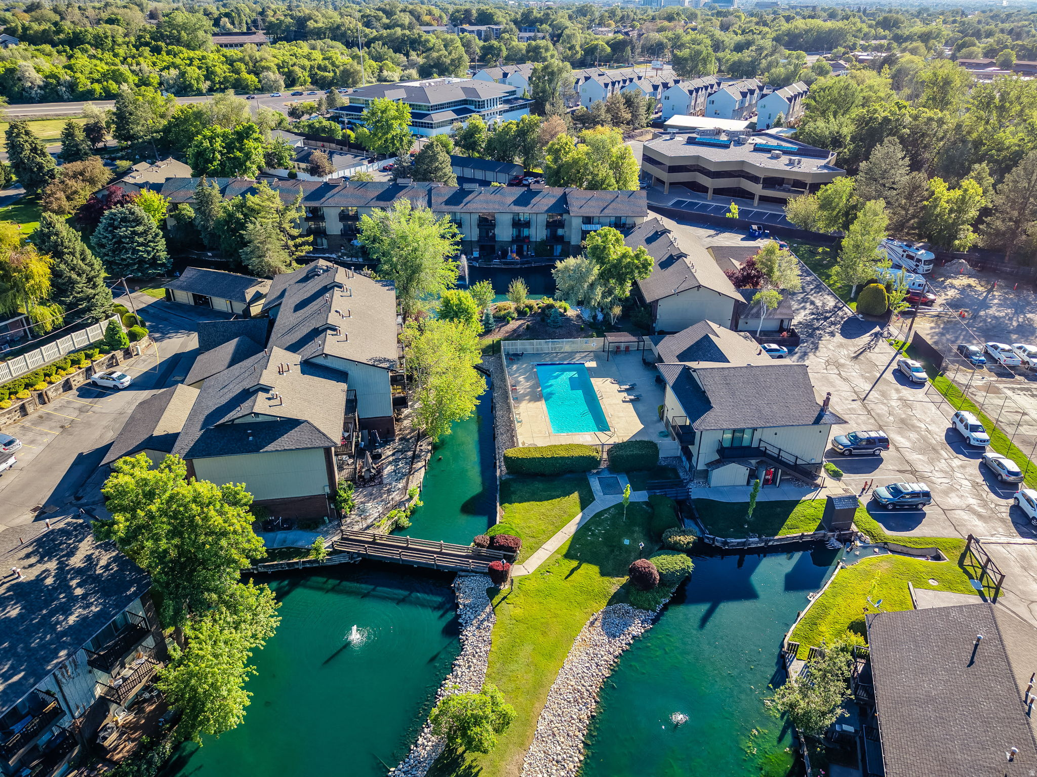 HIDDEN LAKE - Residential