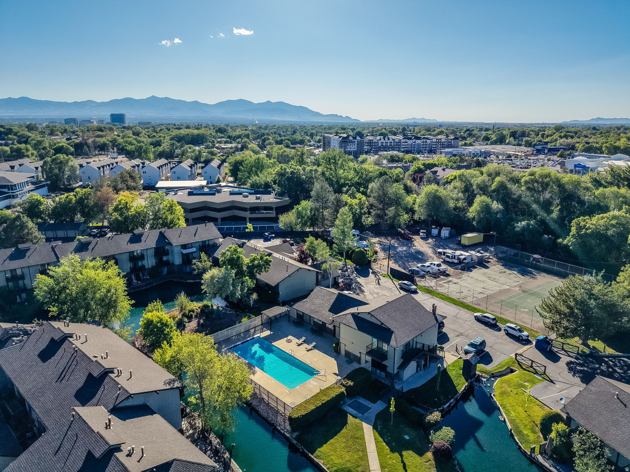 HIDDEN LAKE - Residential