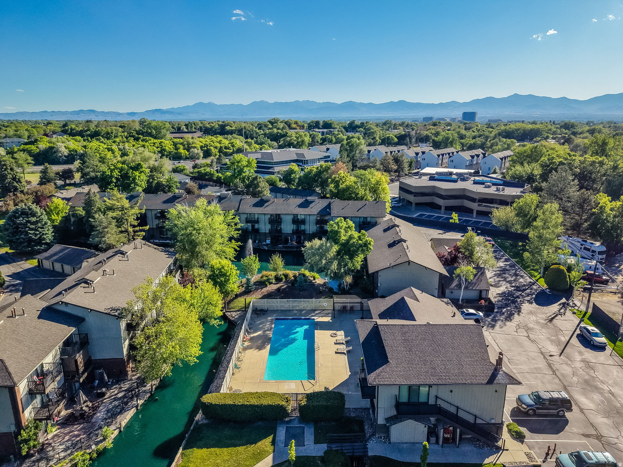 HIDDEN LAKE - Residential