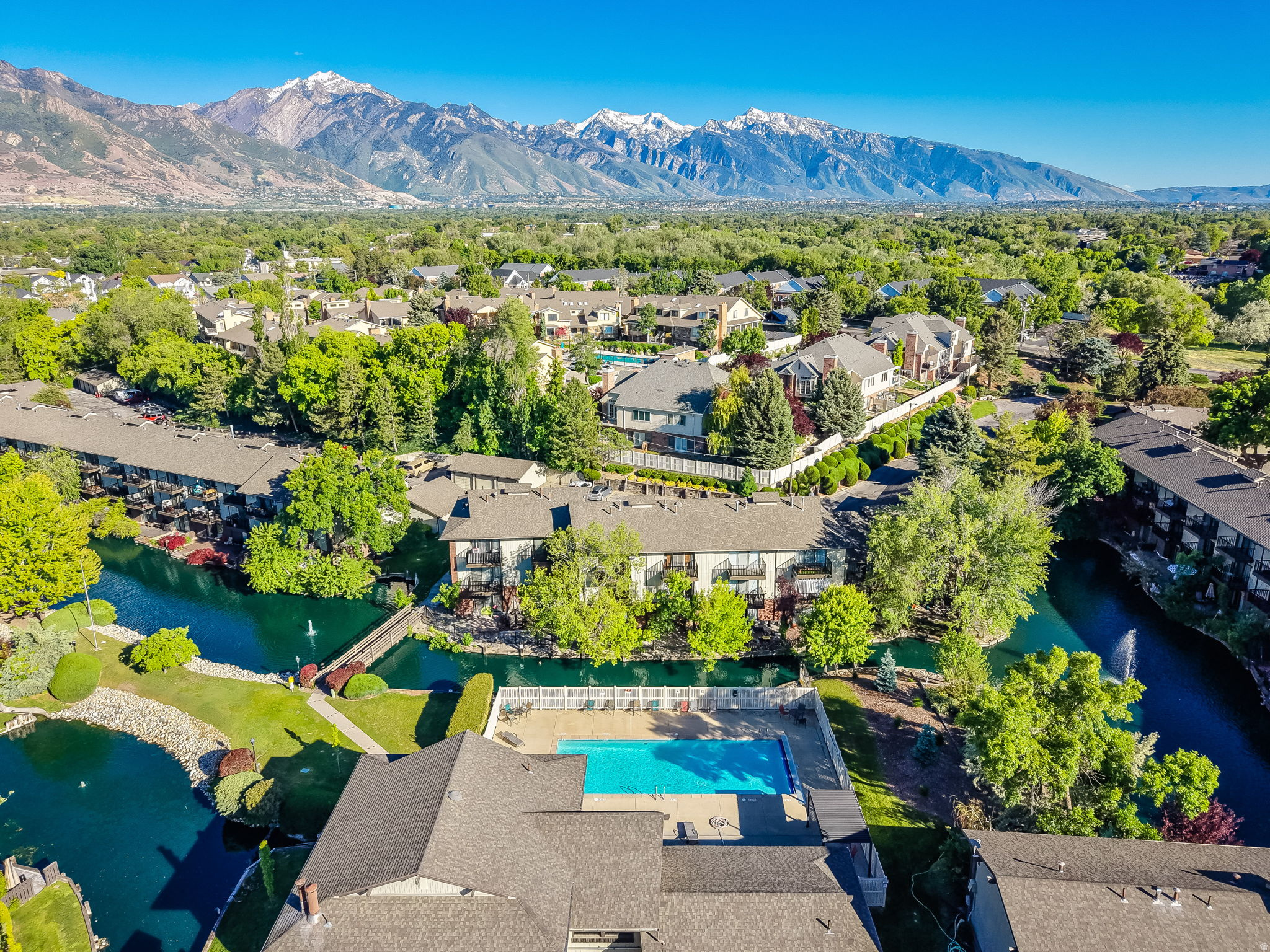 HIDDEN LAKE - Residential