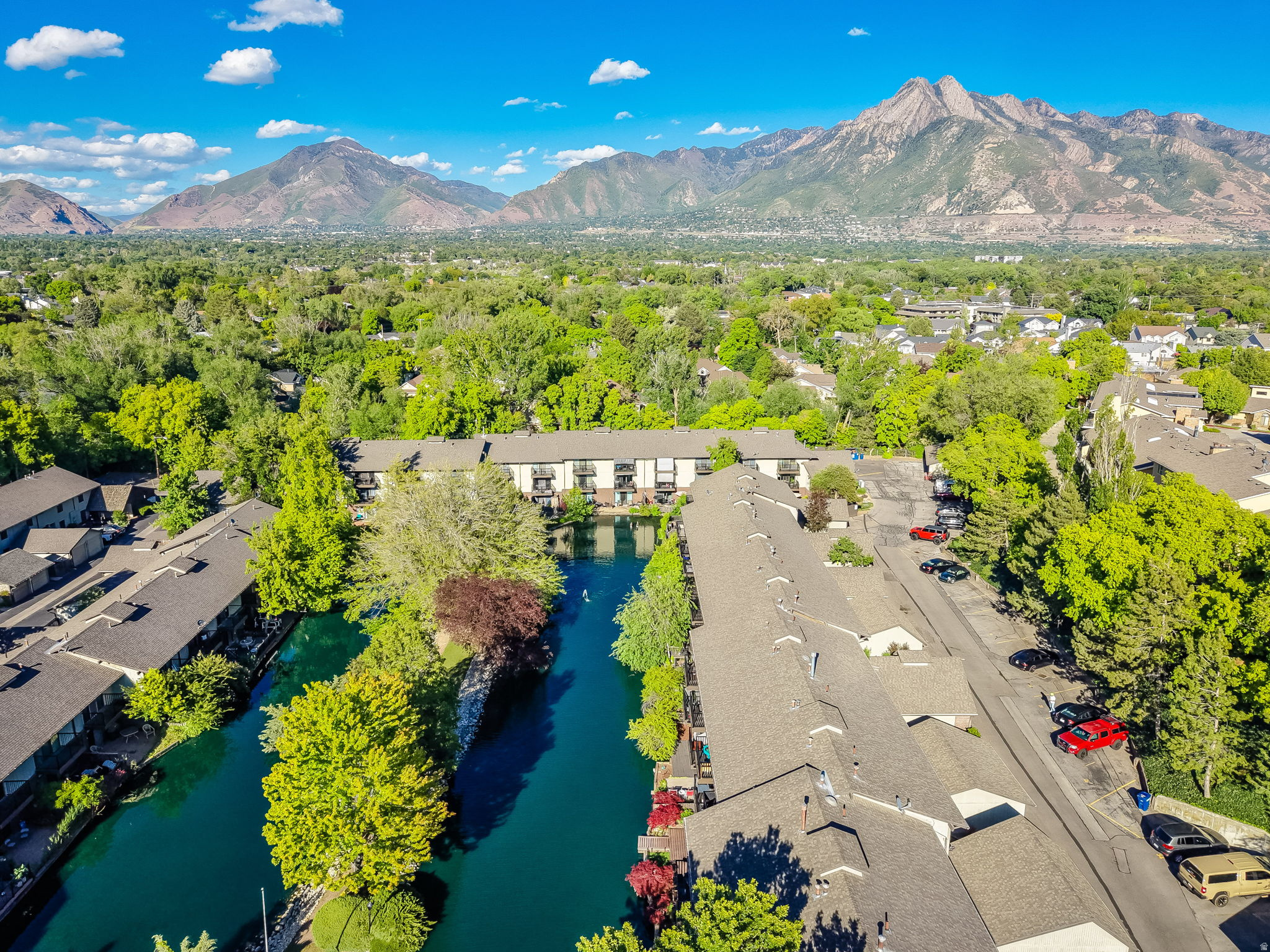 HIDDEN LAKE - Residential