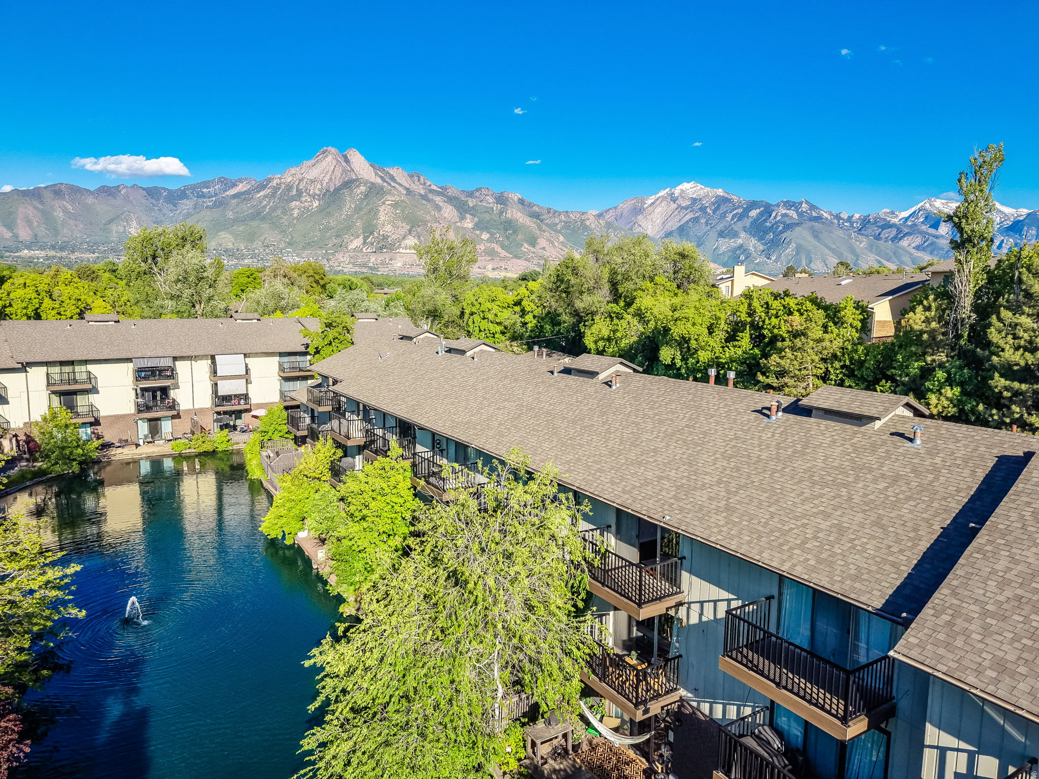 HIDDEN LAKE - Residential