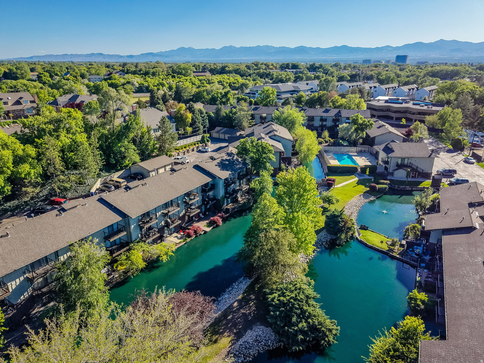 HIDDEN LAKE - Residential
