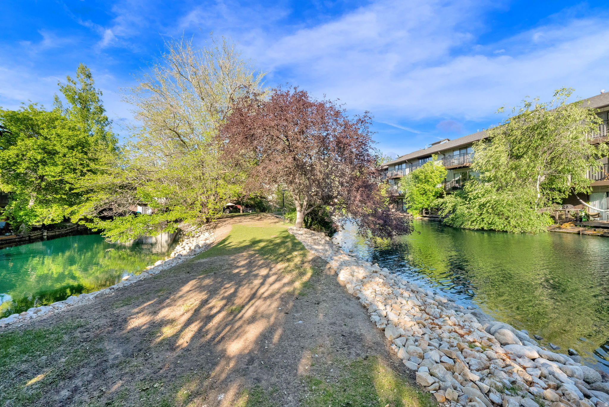 HIDDEN LAKE - Residential