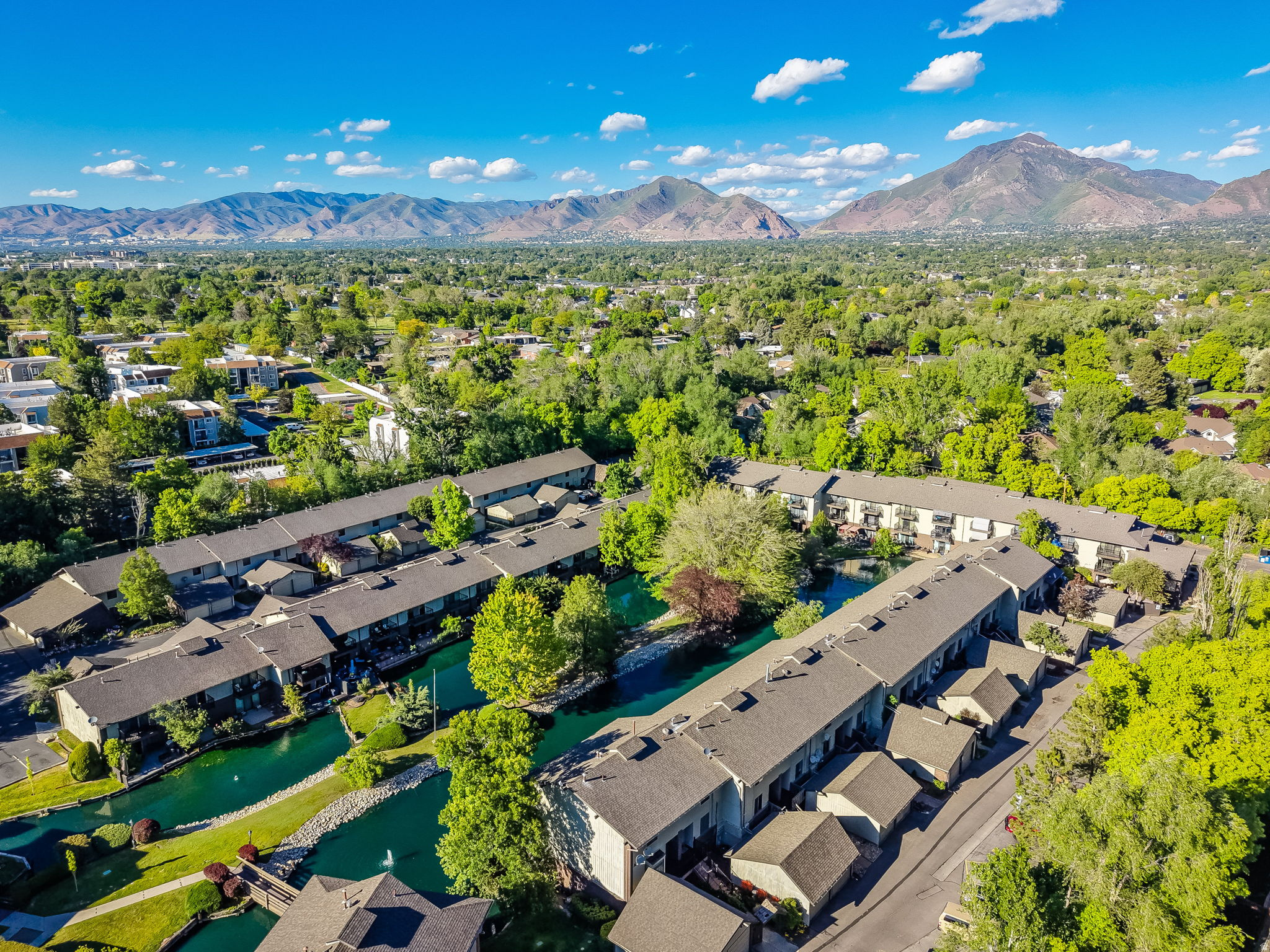 HIDDEN LAKE - Residential