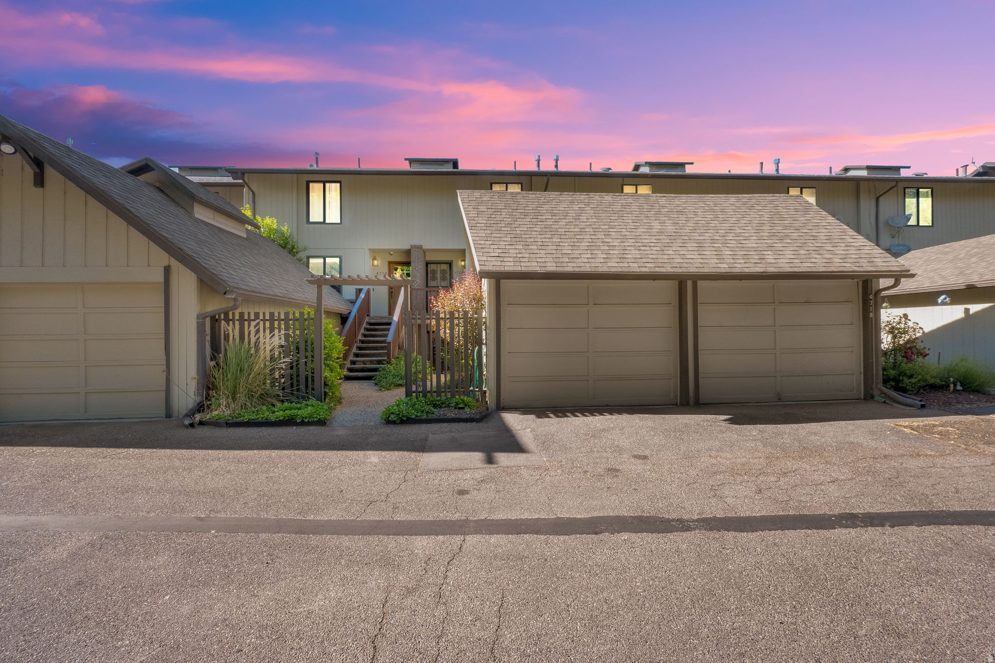 HIDDEN LAKE - Residential