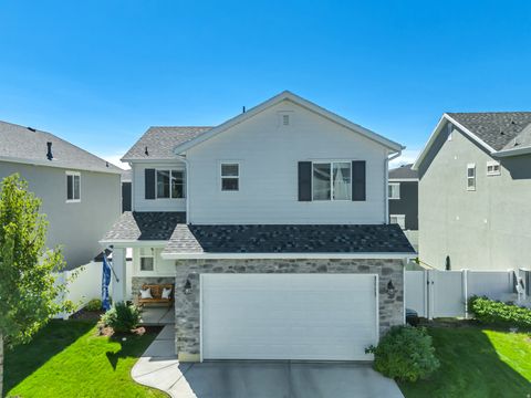 Photo of 2115 W 3330 S, Syracuse, UT 84075 (MLS # 2140429)