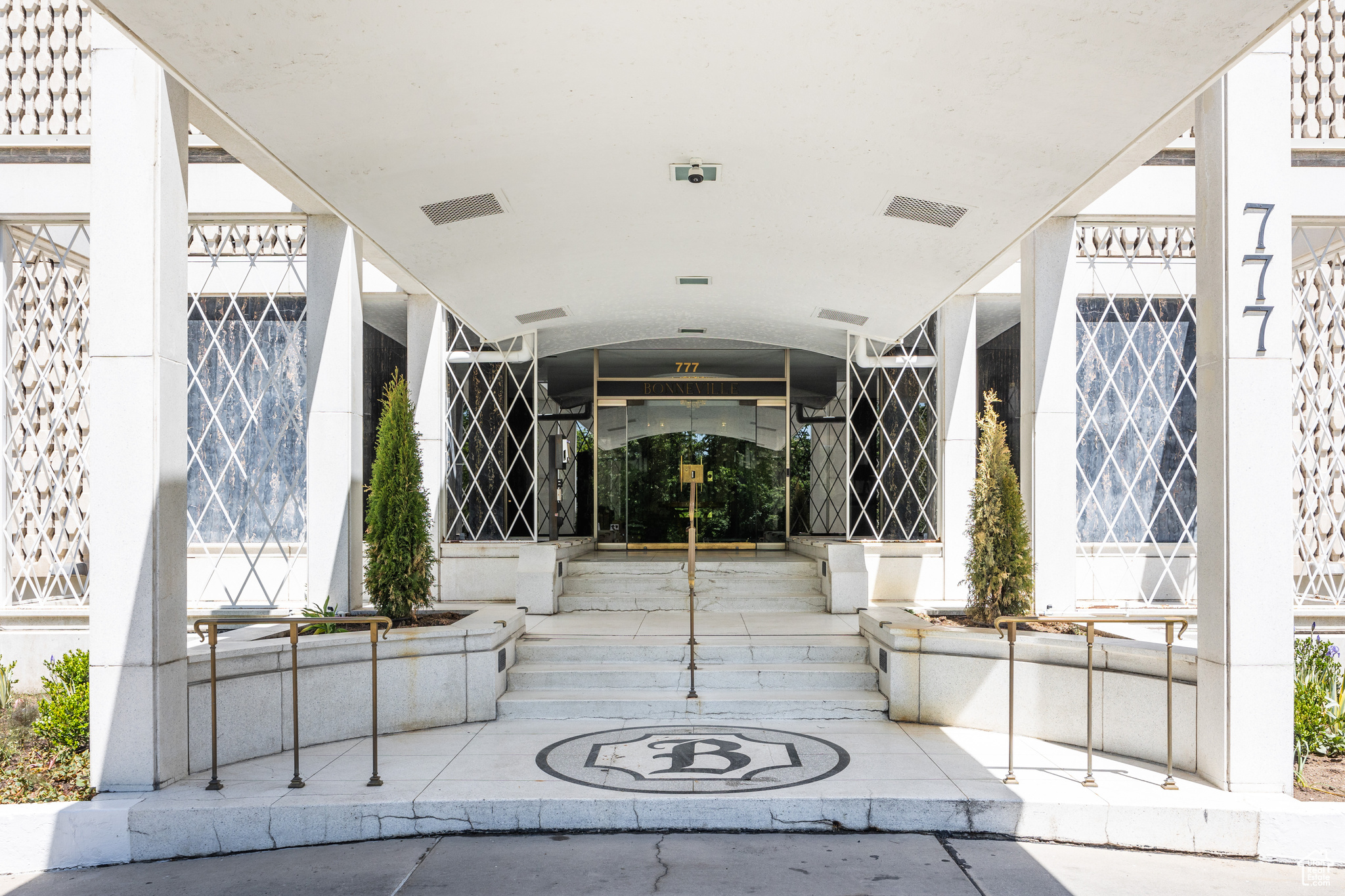 BONNEVILLE TOWER - Residential