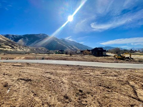 Photo of 2057 E MAPLE HILLS LN, Mapleton, UT 84664 (MLS # 2134717)