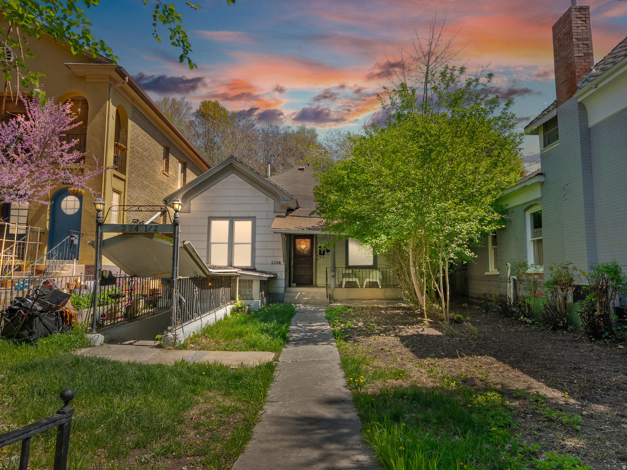 Main image without alt text