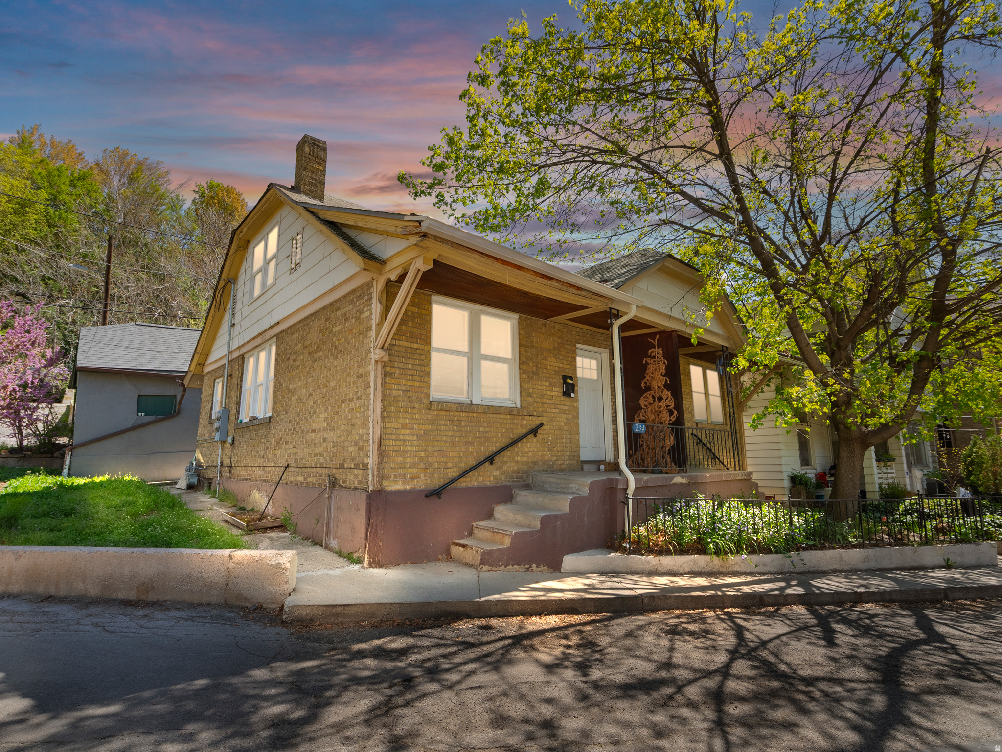 Main image without alt text