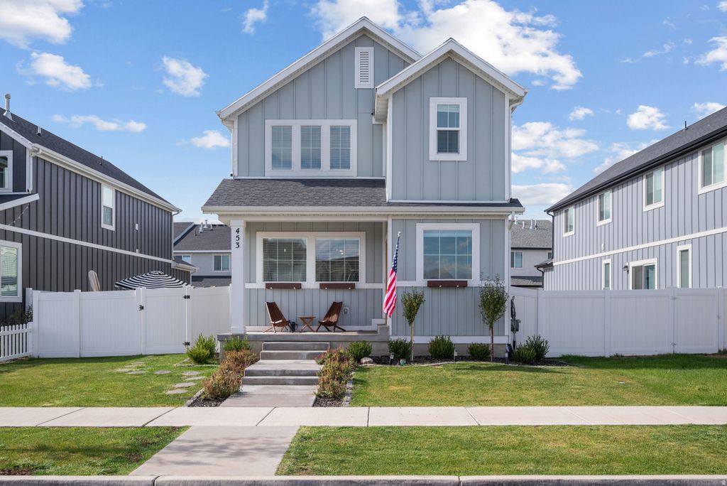 Photo of 453 N NORTHSHORE DR, Saratoga Springs, UT 84045 (MLS # 2149701)