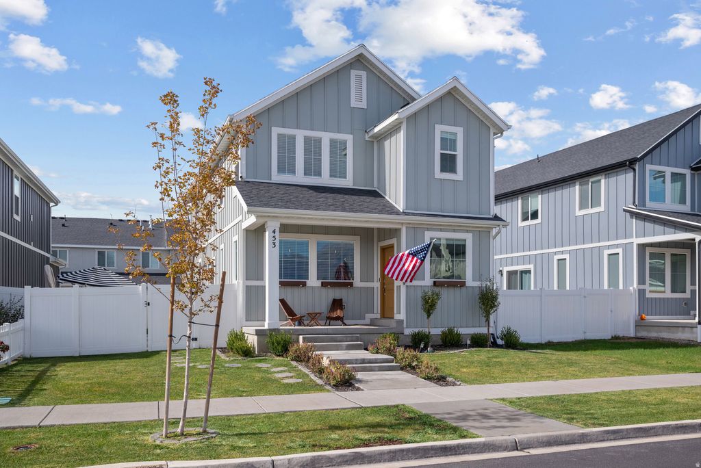 Photo of 453 N NORTHSHORE DR, Saratoga Springs, UT 84045 (MLS # 2149701)