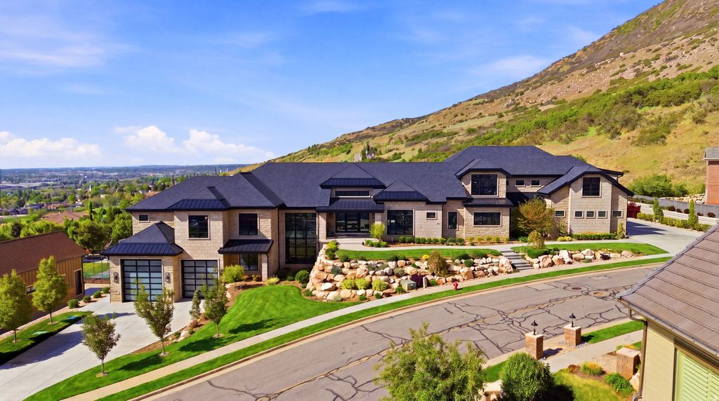 Photo of 349 FORD CANYON DR, Centerville, UT 84014 (MLS # 2153693)