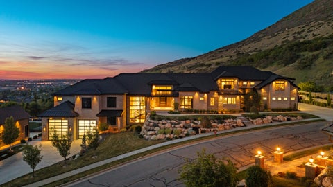 Homes For Sale - 349 Ford Canyon Dr<br/> Centerville, UT 84014